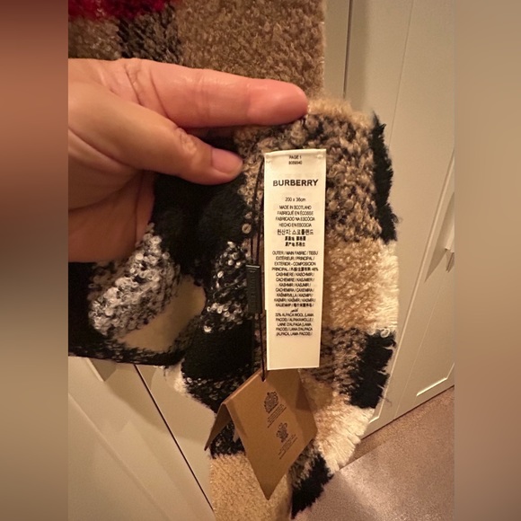 Burberry Jumbo Boucle Half Mega Check Cashmere Blend Scarf - Picture 6 of 7